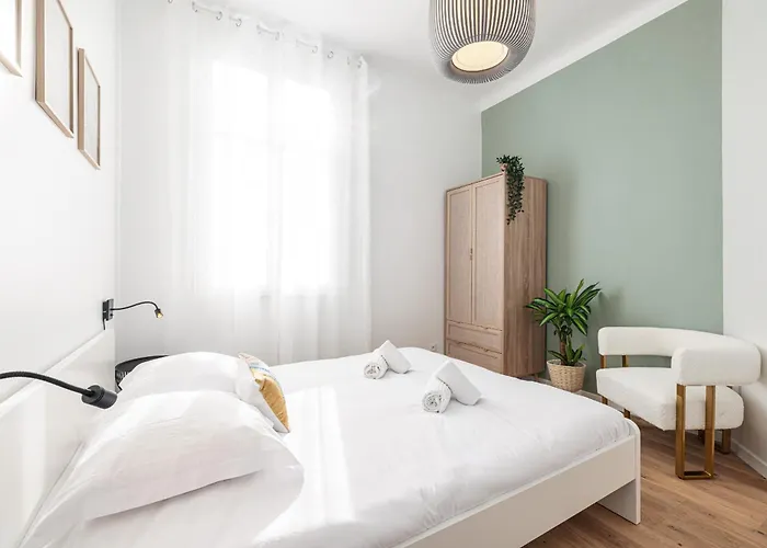 Lovely 2 Bdr Harbor Appartement Nice
