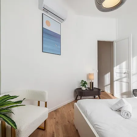 Lovely 2 Bdr Harbor Apartment