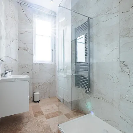 Lovely 2 Bdr Harbor Nicea